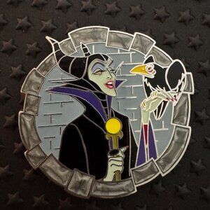 Disney pin Maleficent and Diablo